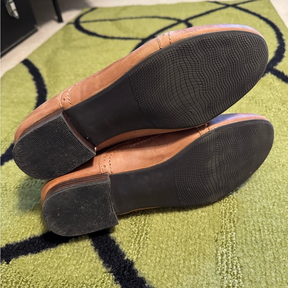 Crown Vintage Tan Oxfords - Picture 5 of 6